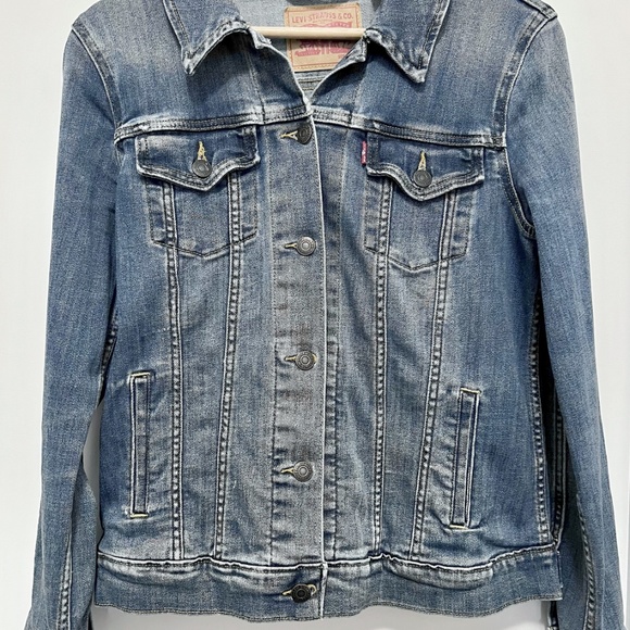 Levi’s Women’s Boyfriend Denim Jacket - Picture 1 of 4